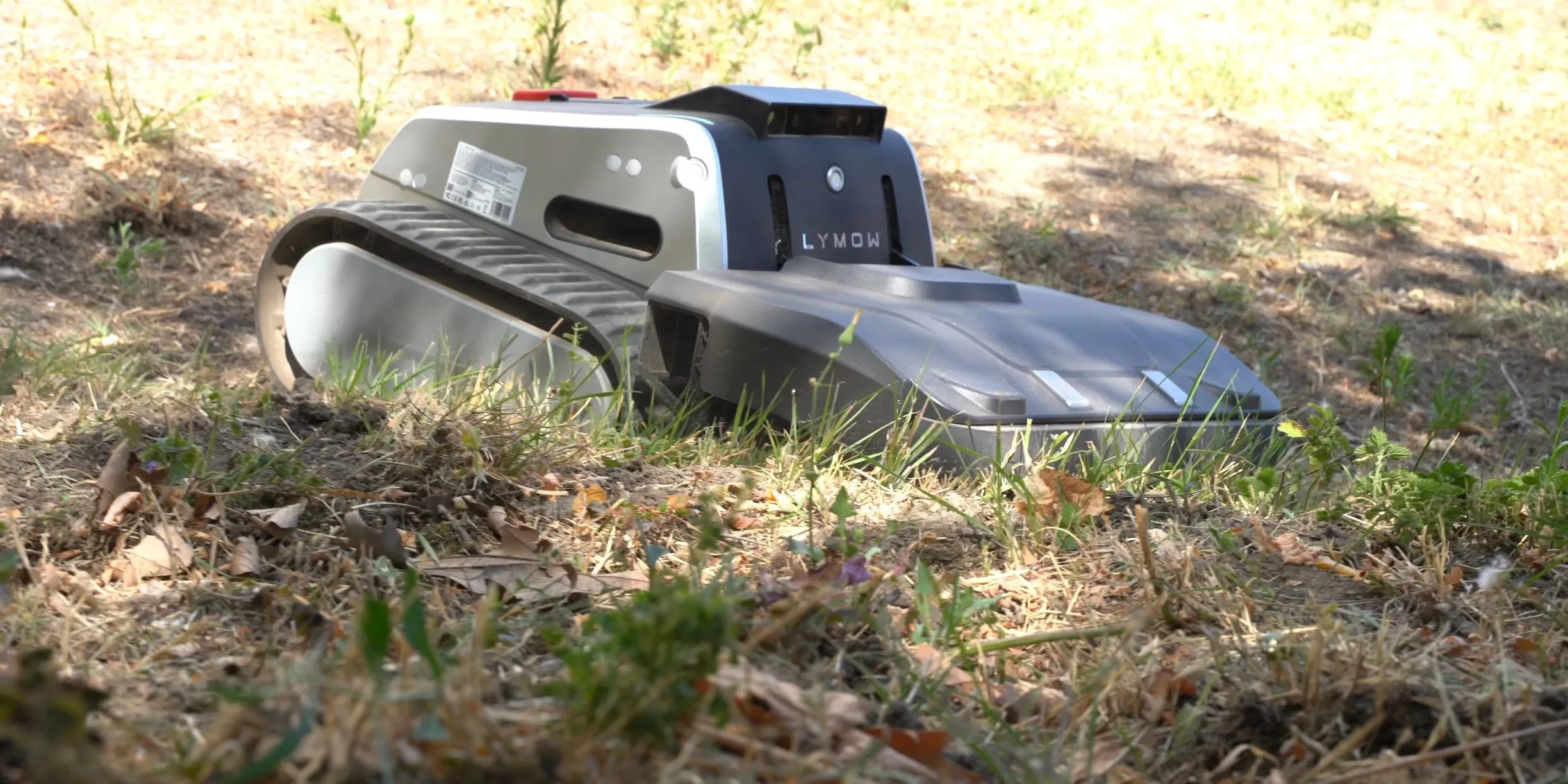 Lymow robotfűnyíró egyenetlen terepen